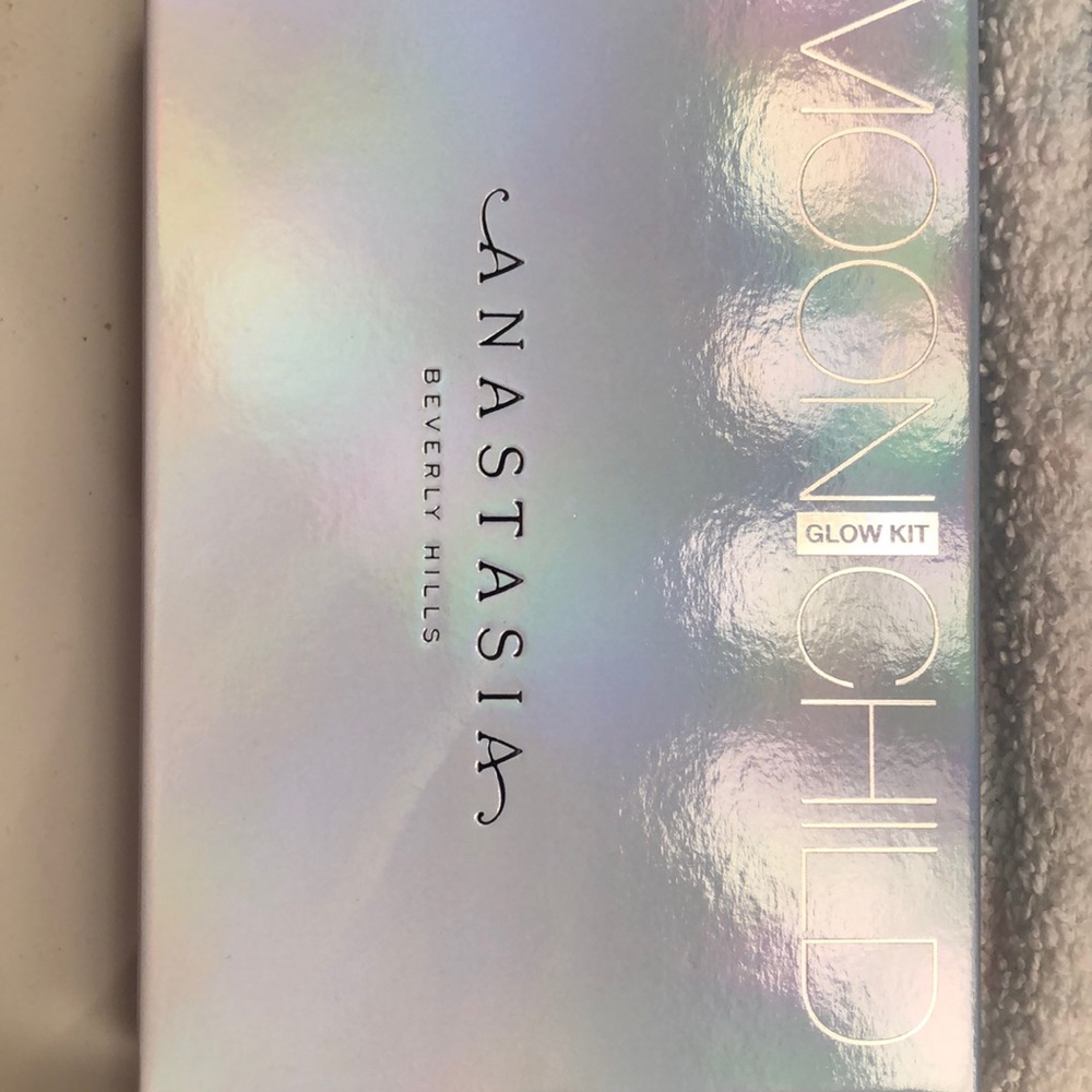 Anastasia moon child glow kit